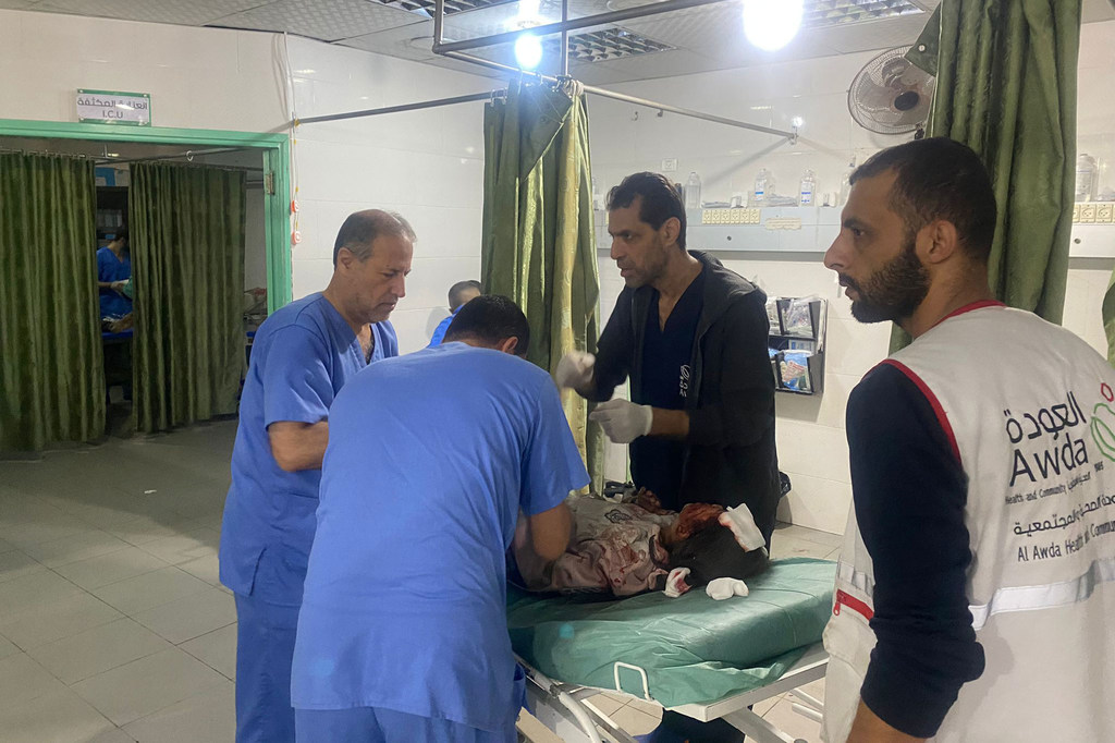 دكتور أحمد مهنا طبيب التخدير ومدير مستشفى العودة في تل الزعتر والنصيرات.